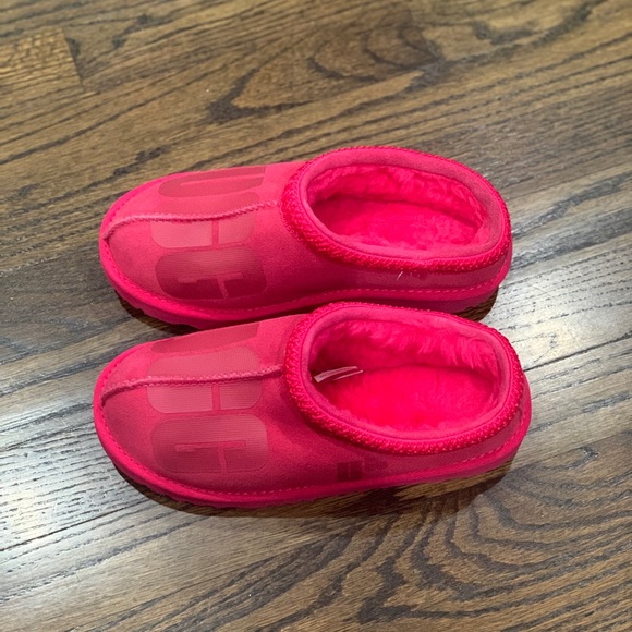 New Ugg Tasman II Scatter Graphic Slipper Shoe Red Kids US Size 4 - Picture 3 of 11